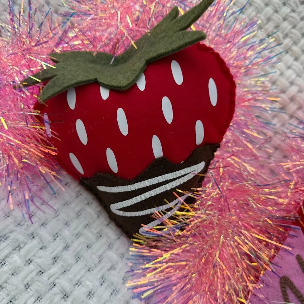Strawberry felt wreath attachment/ strawberry decor/ home decor